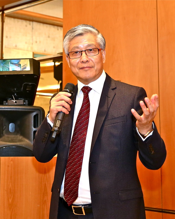 Mr. Chen Lusheng, Deputy Director of NAMOC and curator of exhibition DIALOGUES