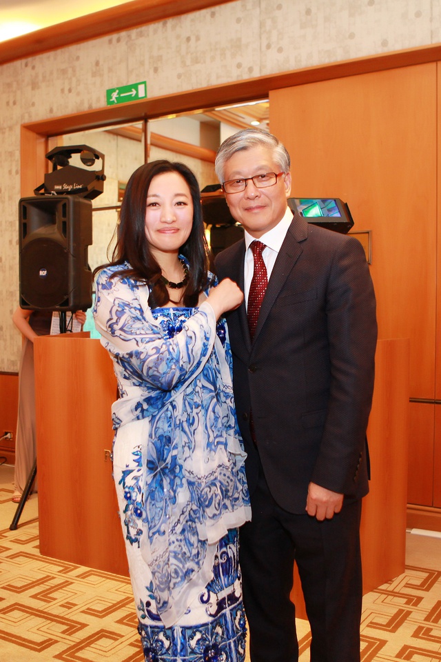 “对话”艾敬艺术巡展