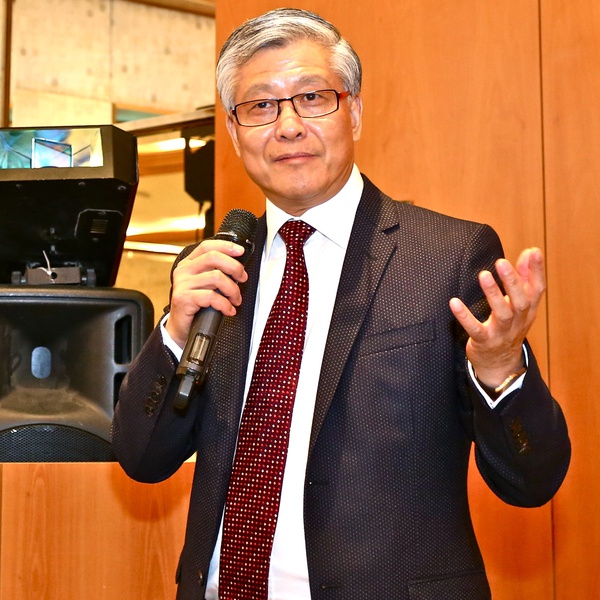 Mr. Chen Lusheng, Deputy Director of NAMOC and curator of exhibition DIALOGUES